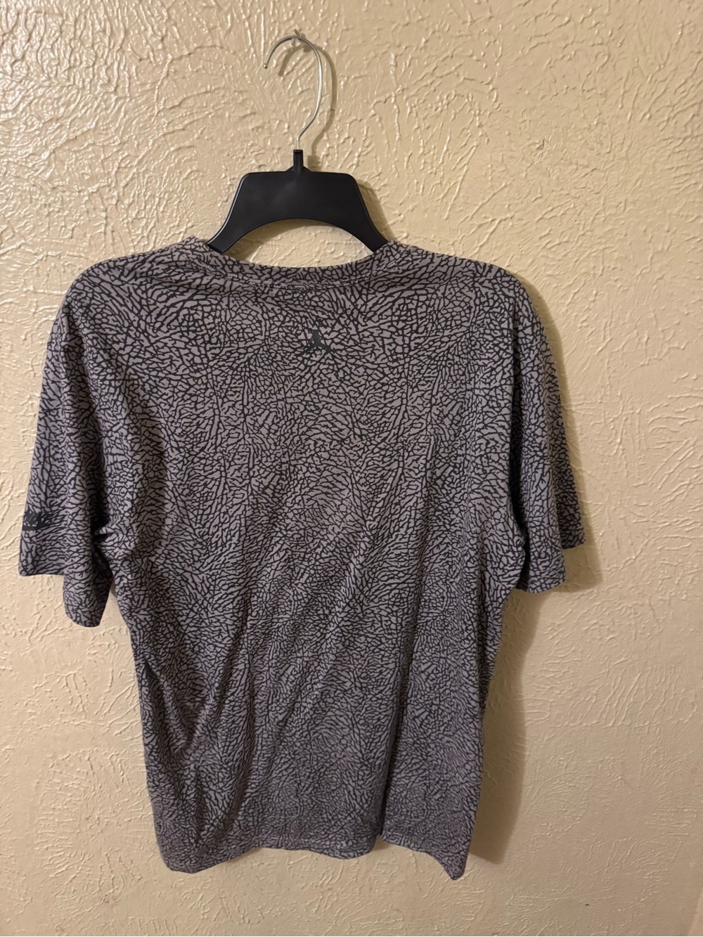 Nike Jordan Gray Crackle Print Crewneck Tee - Picture 2 of 3